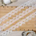 One Side Border Scallop Edge Shuttle Lace