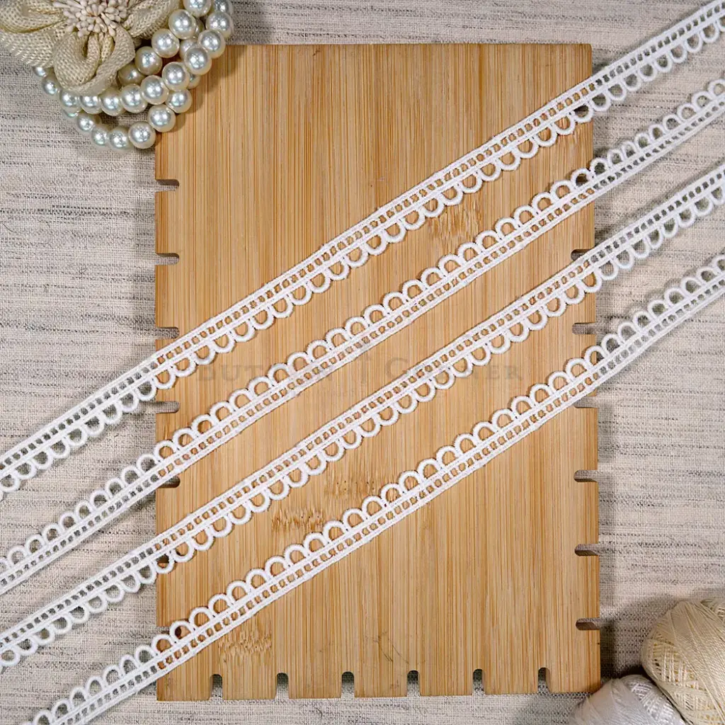 One-Side Border Shuttle Lace