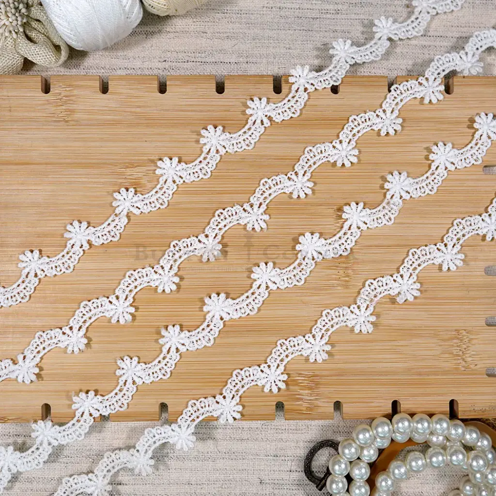 Wave Edge with Floral Pattern Shuttle Lace