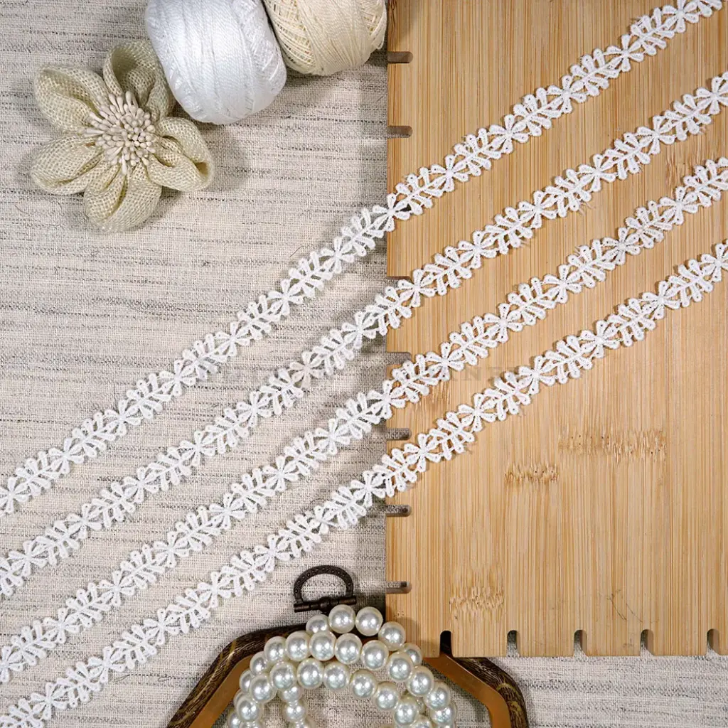 Flower with Leaf Pattern Shuttle Lace