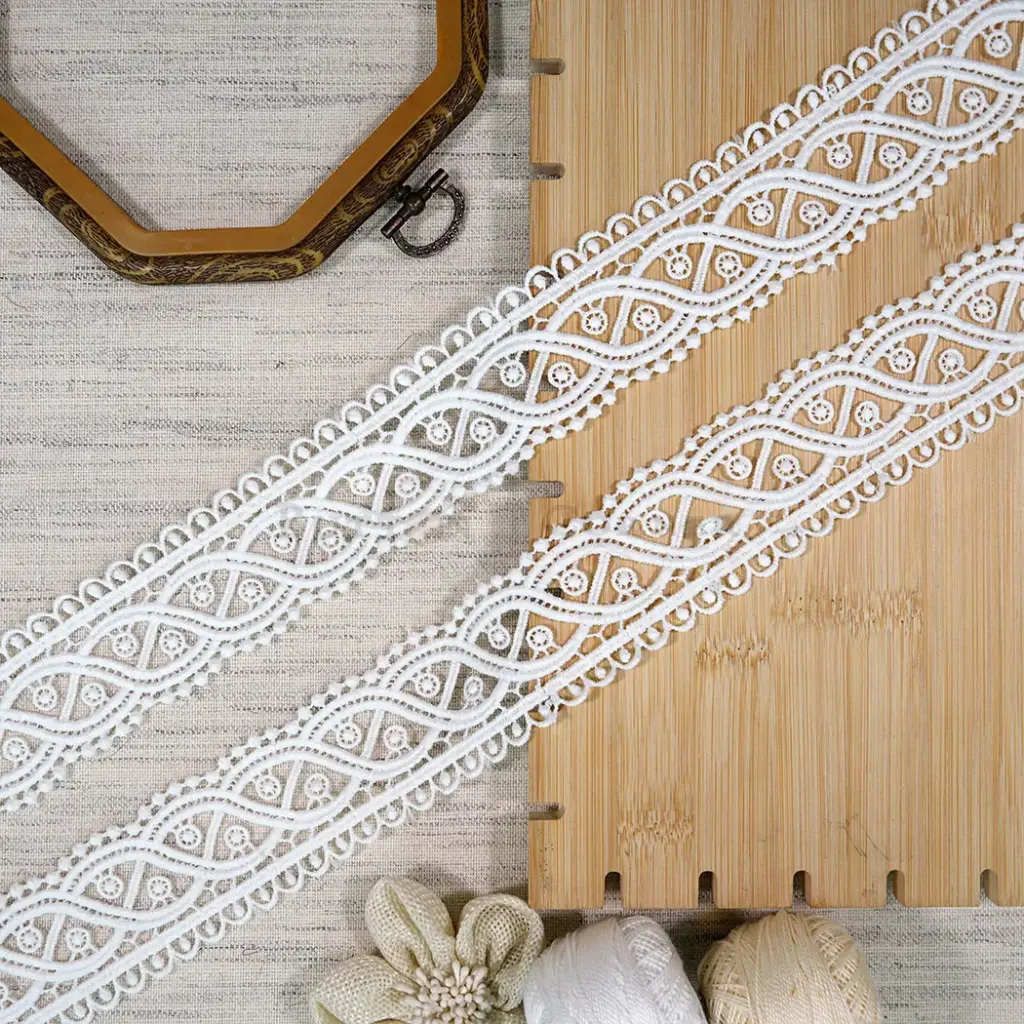 One Side Border Shuttle Lace