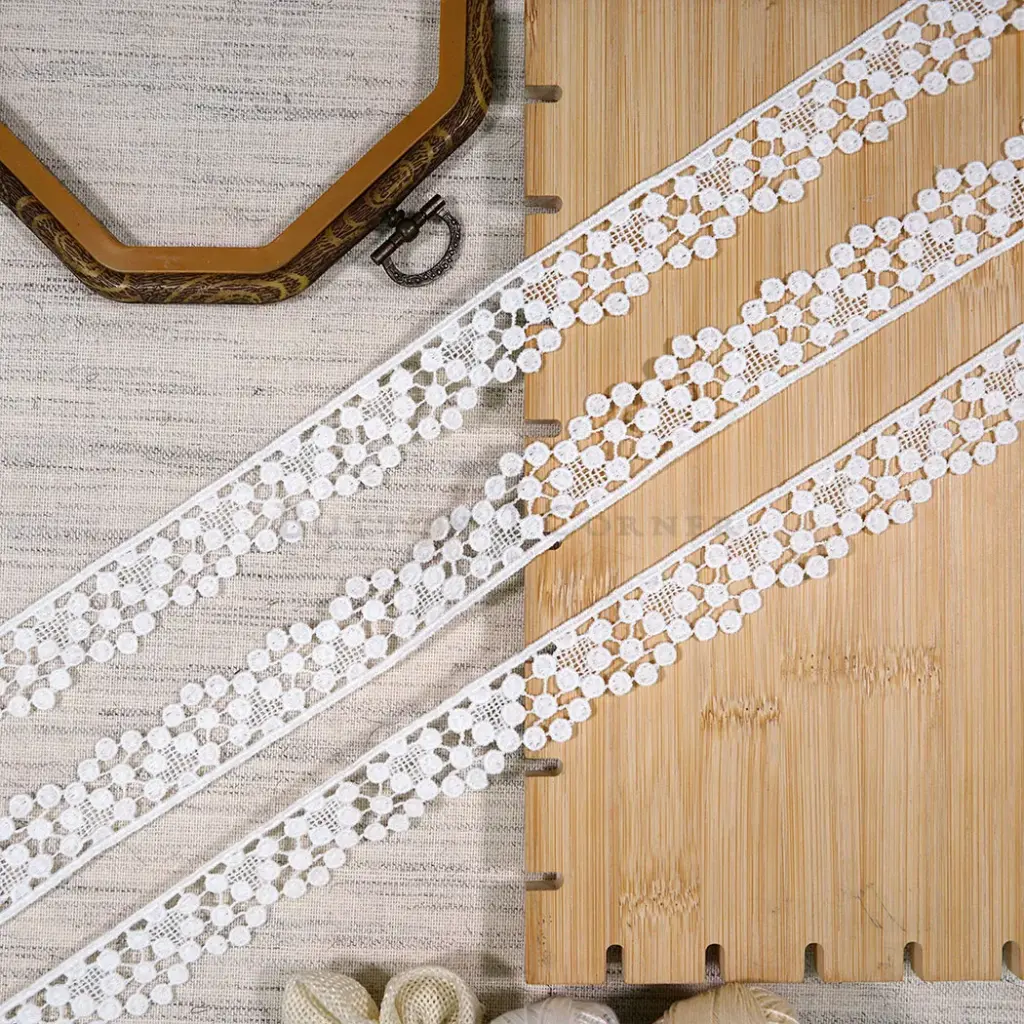 One Side Border Shuttle Lace