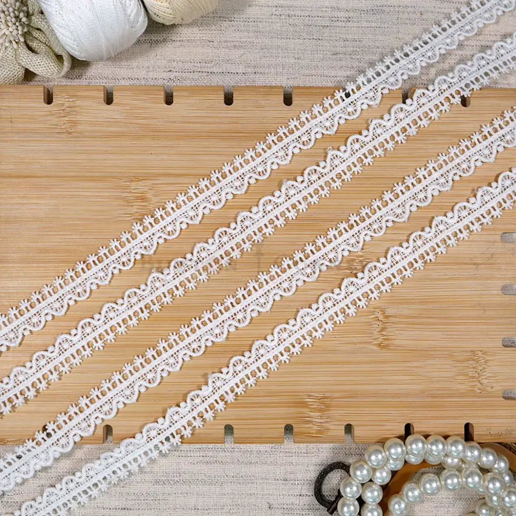 Wave Edge Border Shuttle Lace