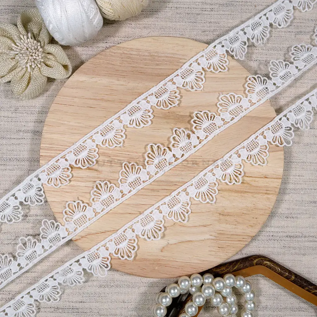 One Side Border Shuttle Lace