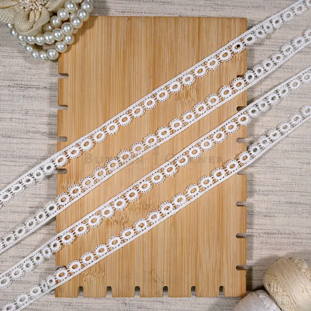 One Side Border Shuttle Lace
