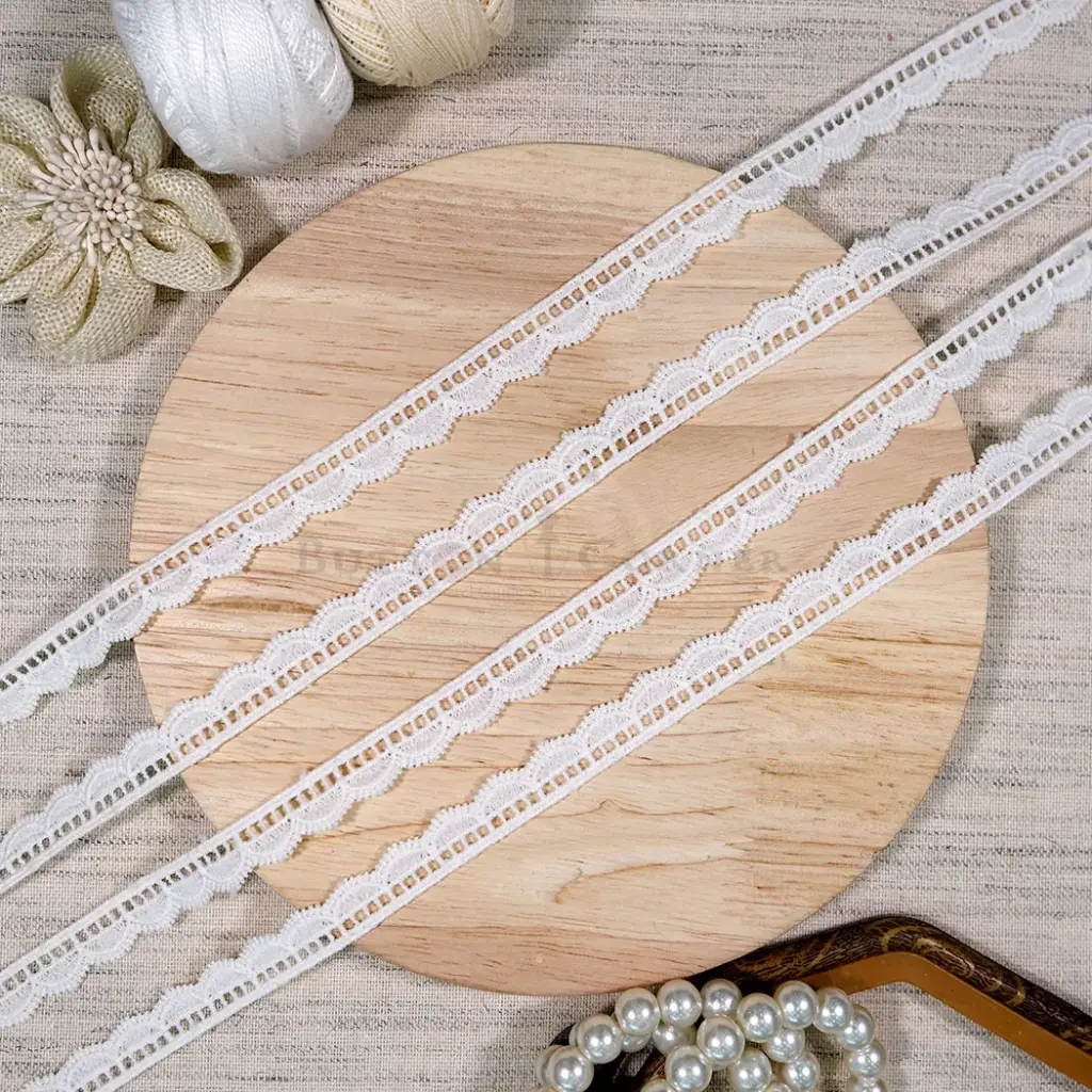 One Side Border Shuttle Lace