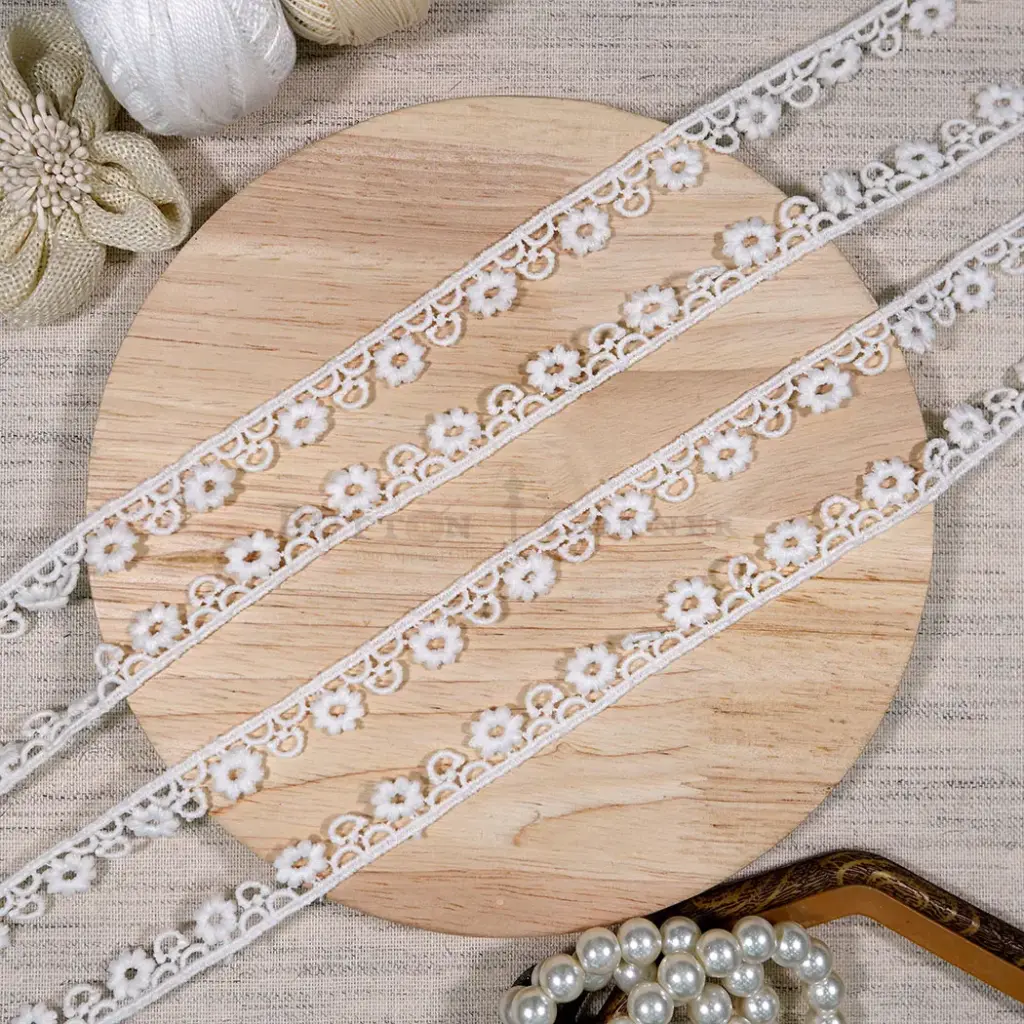 One Side Border Shuttle Lace
