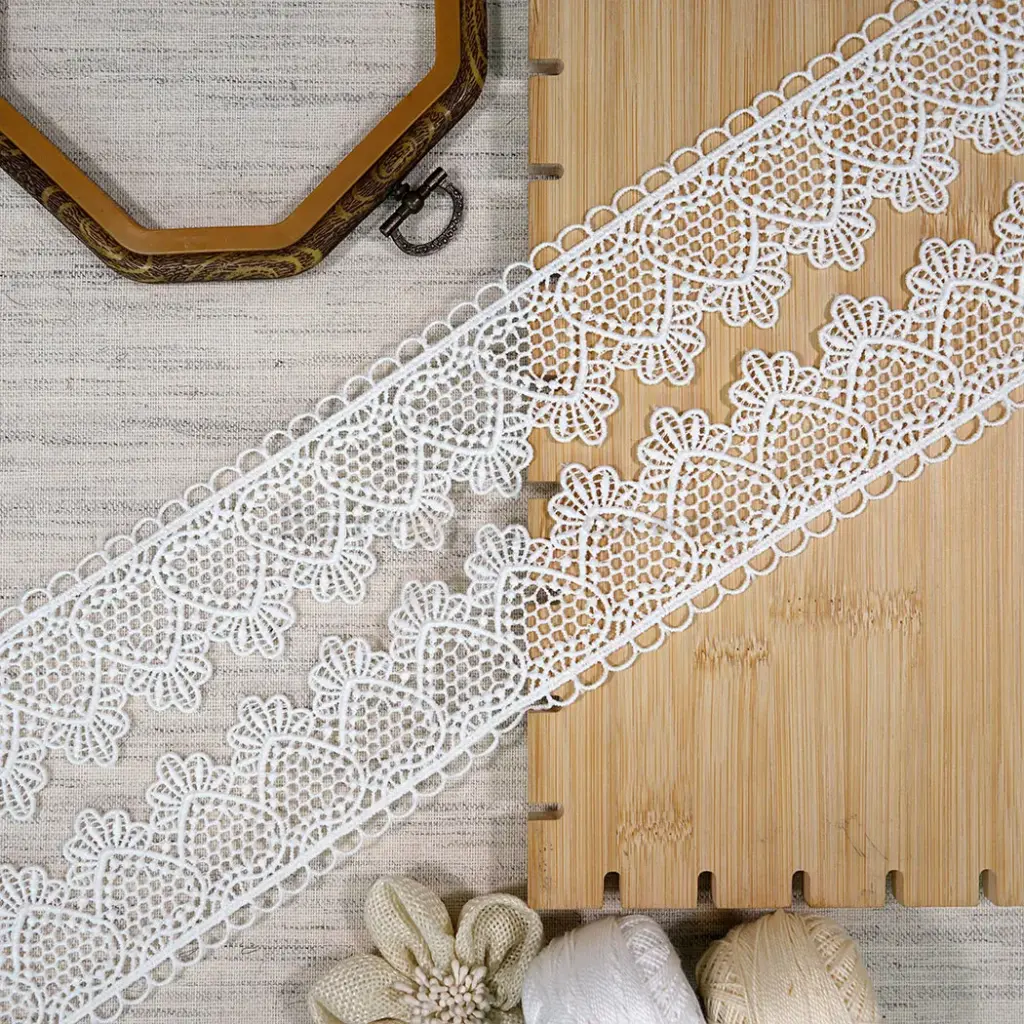 One Side Border Shuttle Lace