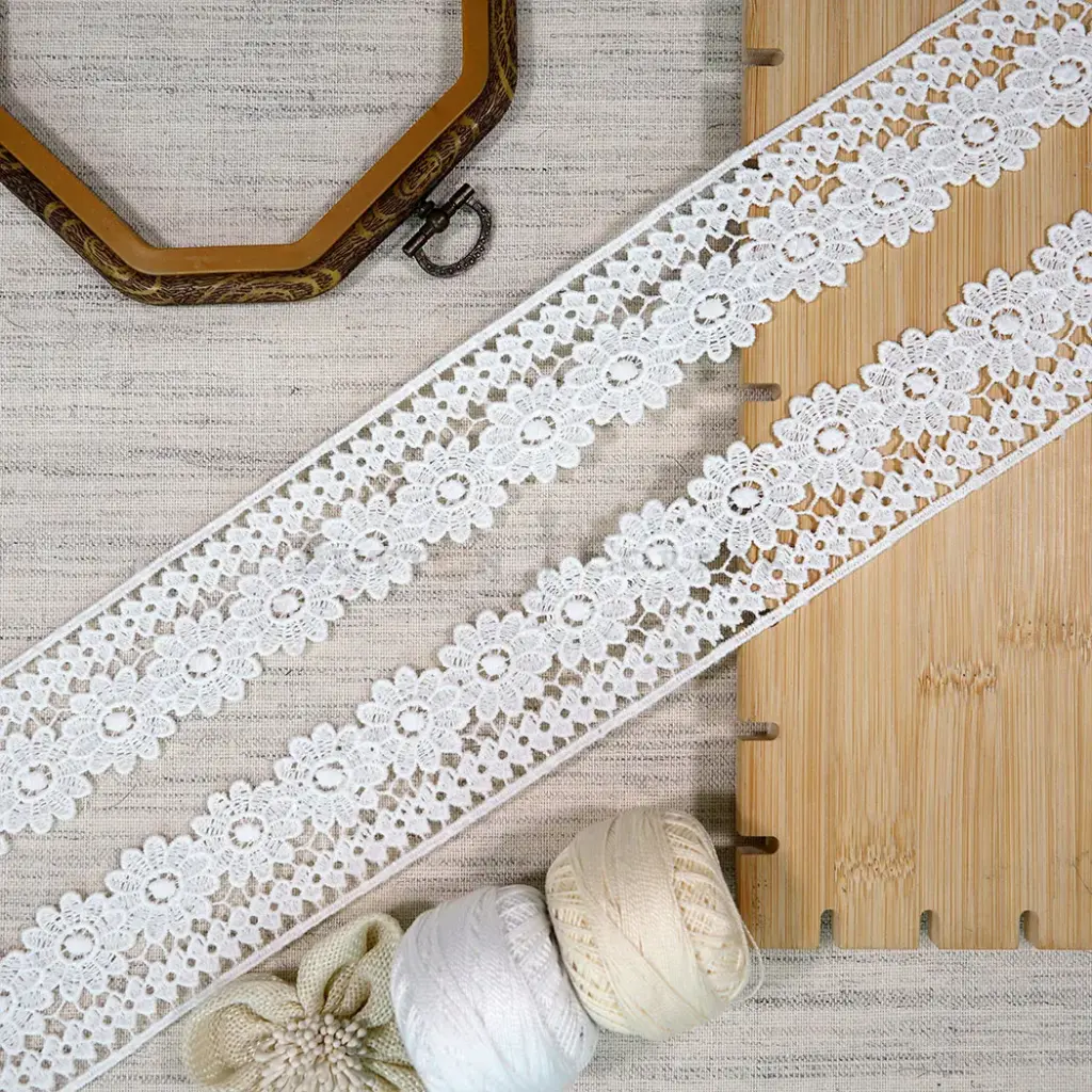 One Side Border Shuttle Lace