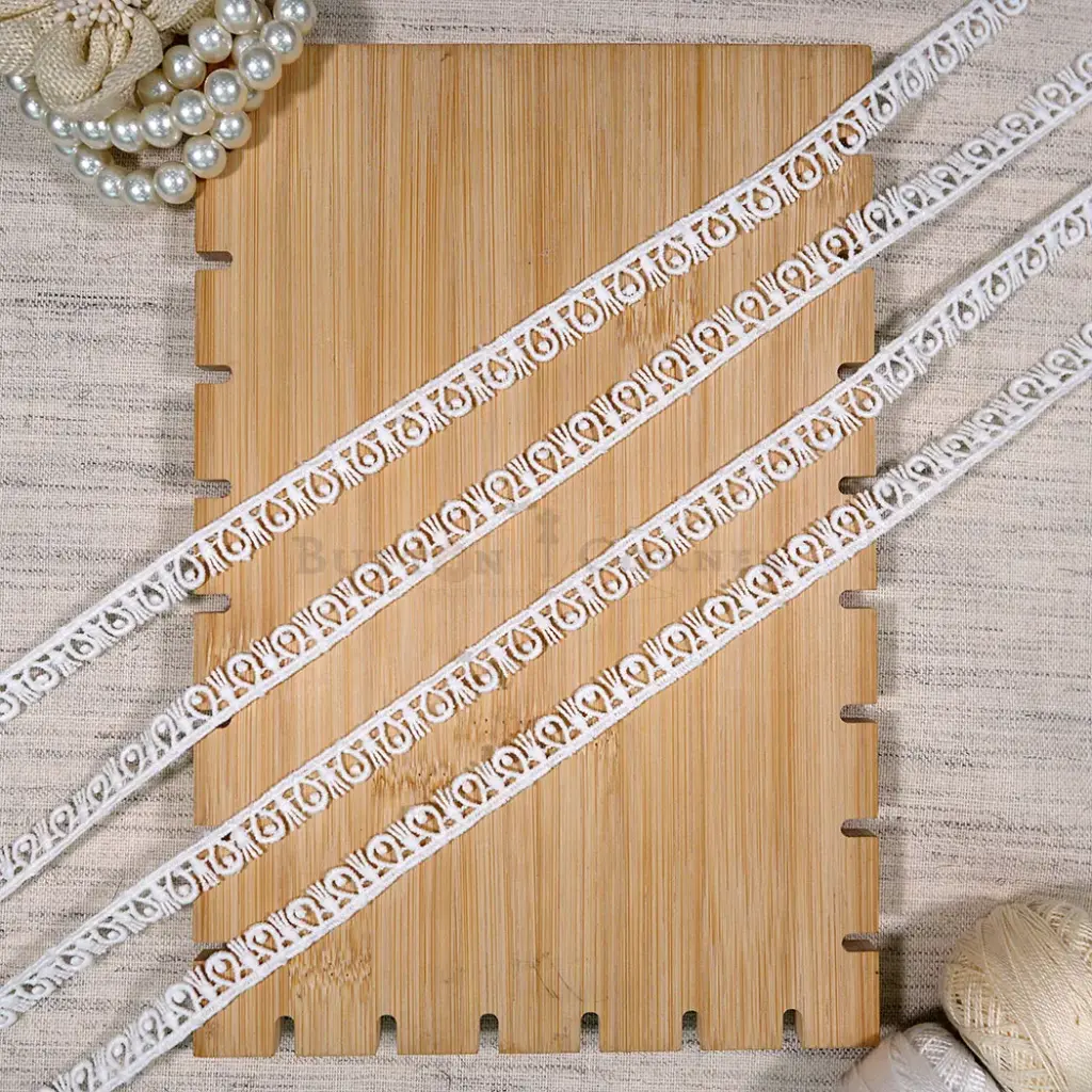 One Side Border Shuttle Lace