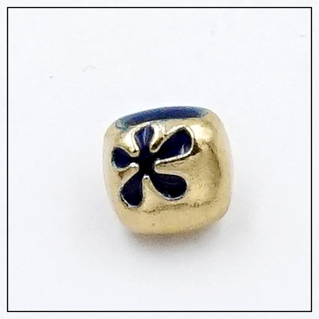 Flower Design Square Shank Button