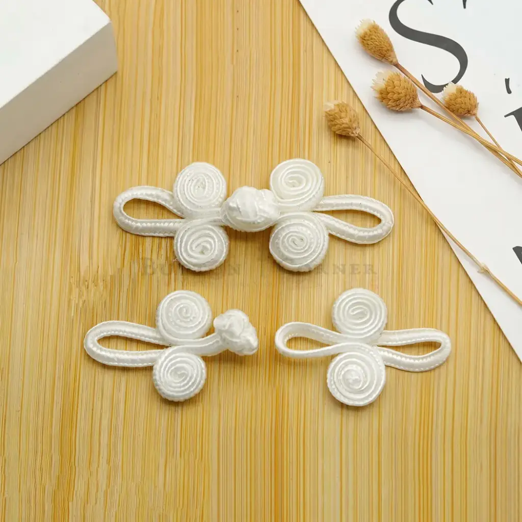Chinese Knot Frog Button in Scroll Design
