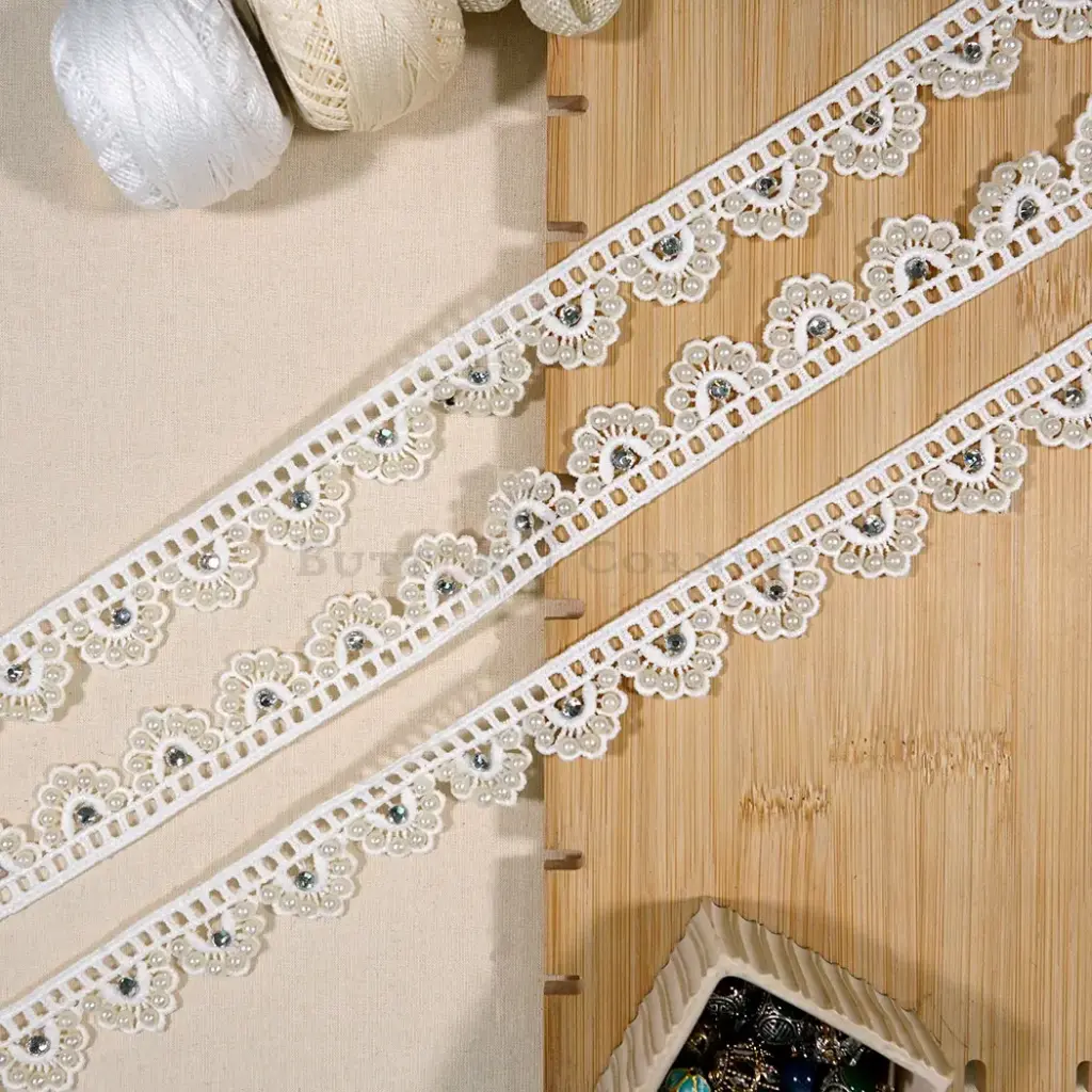 Scallop Edge with Pearl & Stone Accent Shuttle Lace