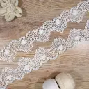 Floral Pattern Scallop Edge Shuttle Lace