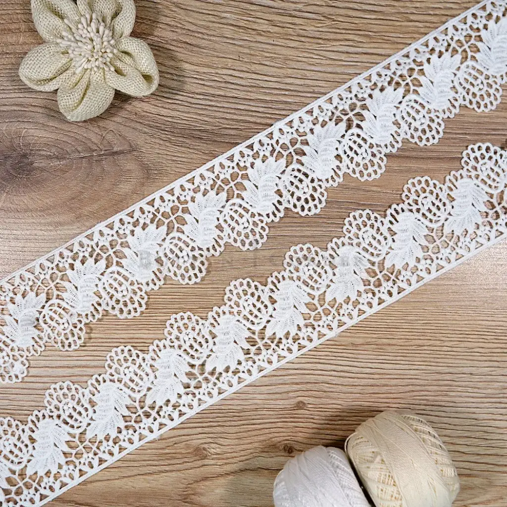 One-Side Border Shuttle Lace with Scallop Edge