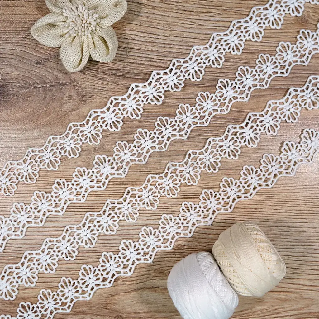 Geometric Flower Design Shuttle Lace