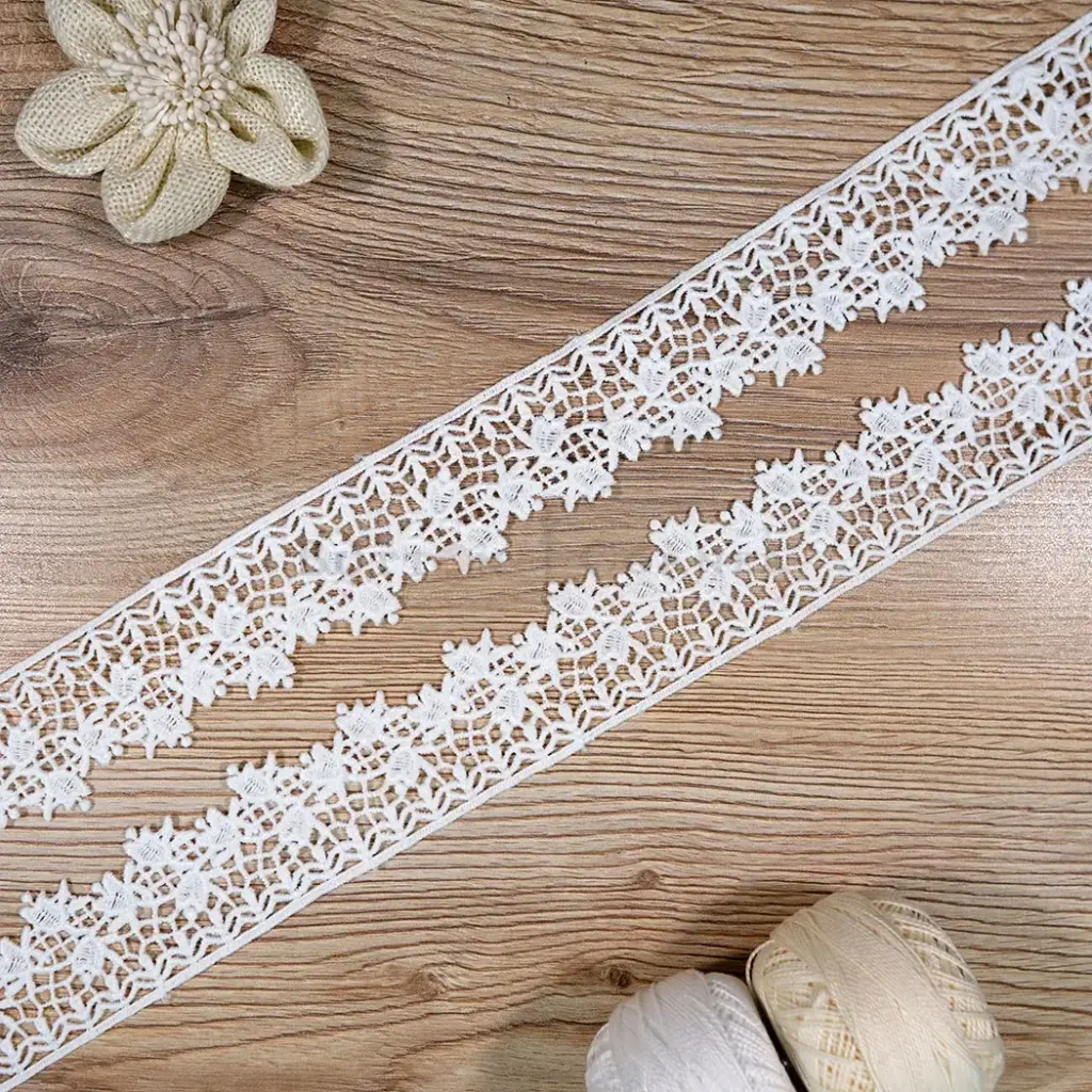 One Side Border Shuttle Lace
