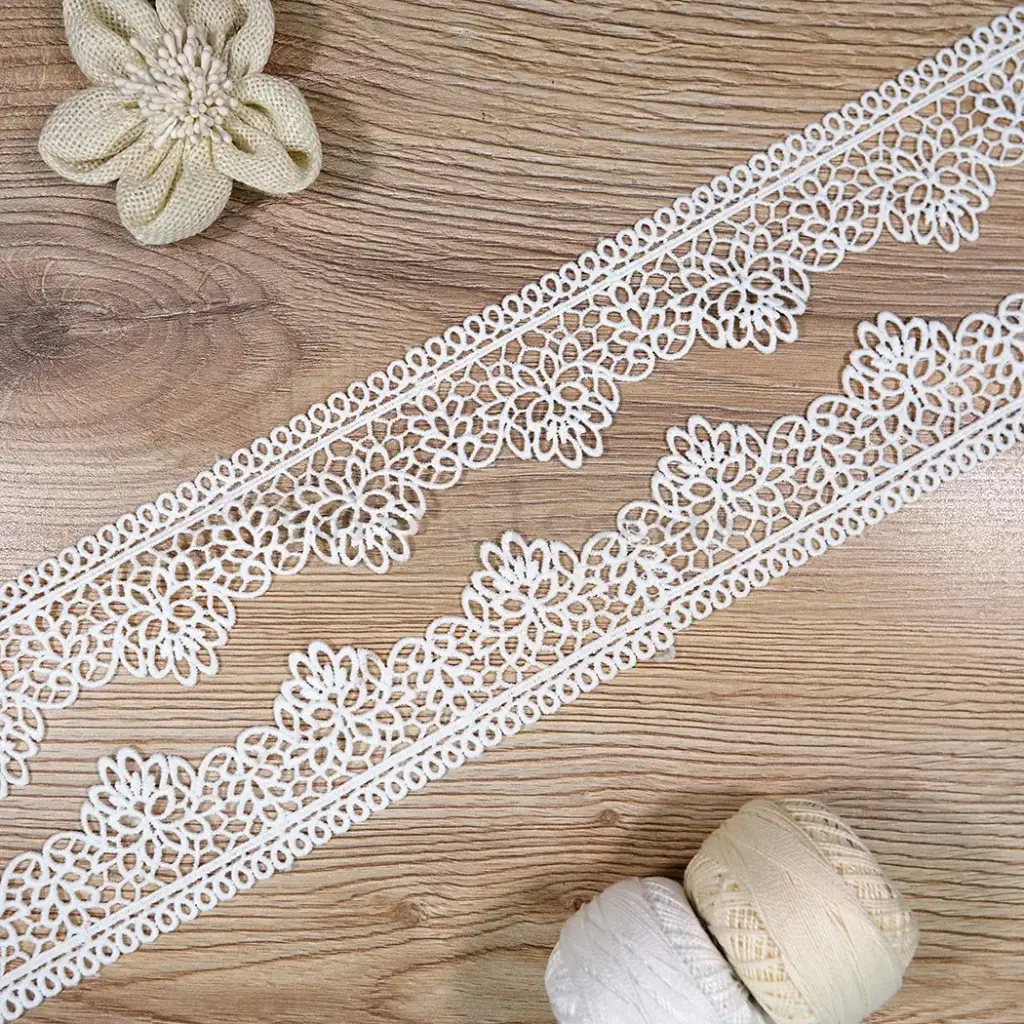 One Side Border Shuttle Lace with Scallop Edge