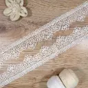 One Side Border Shuttle Lace with Scallop Edge