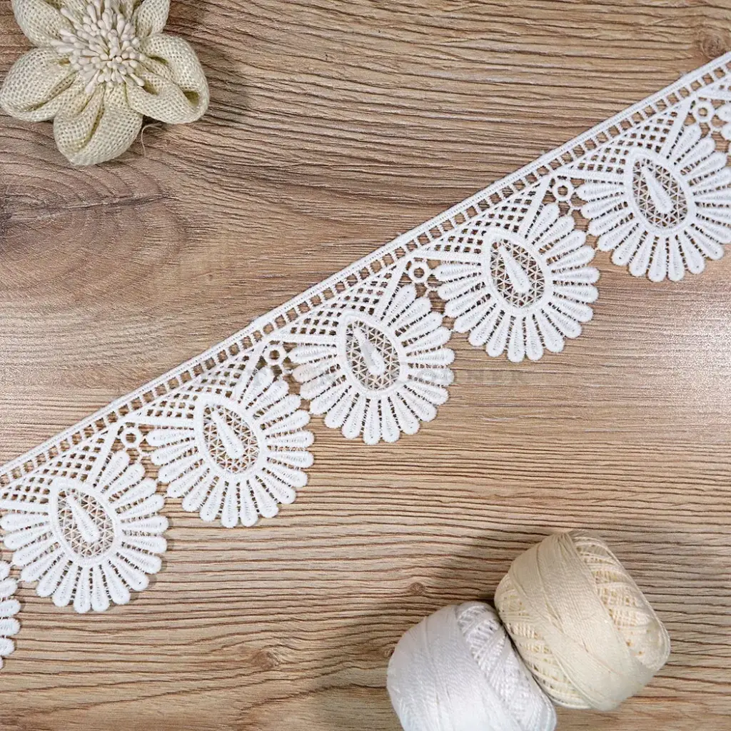 One Side Border Scallop Edge Shuttle Lace