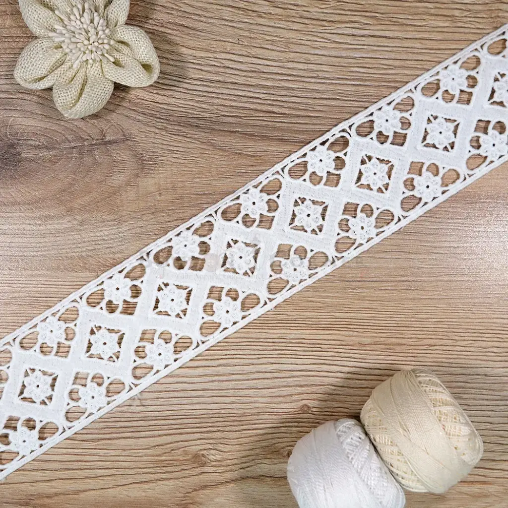 Geometric Floral Pattern Dual Side Border Shuttle Lace