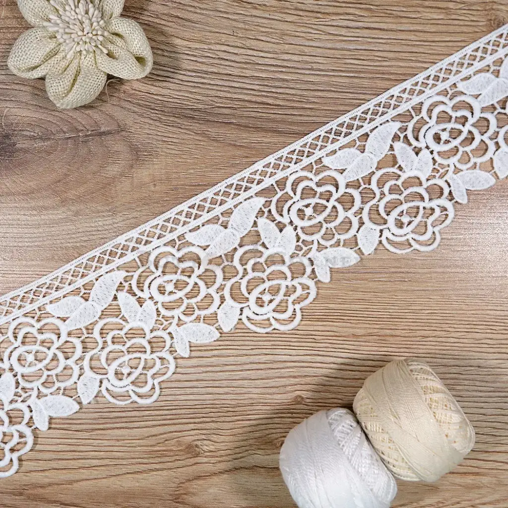 Geometric Flower & Leaf Pattern Shuttle Lace