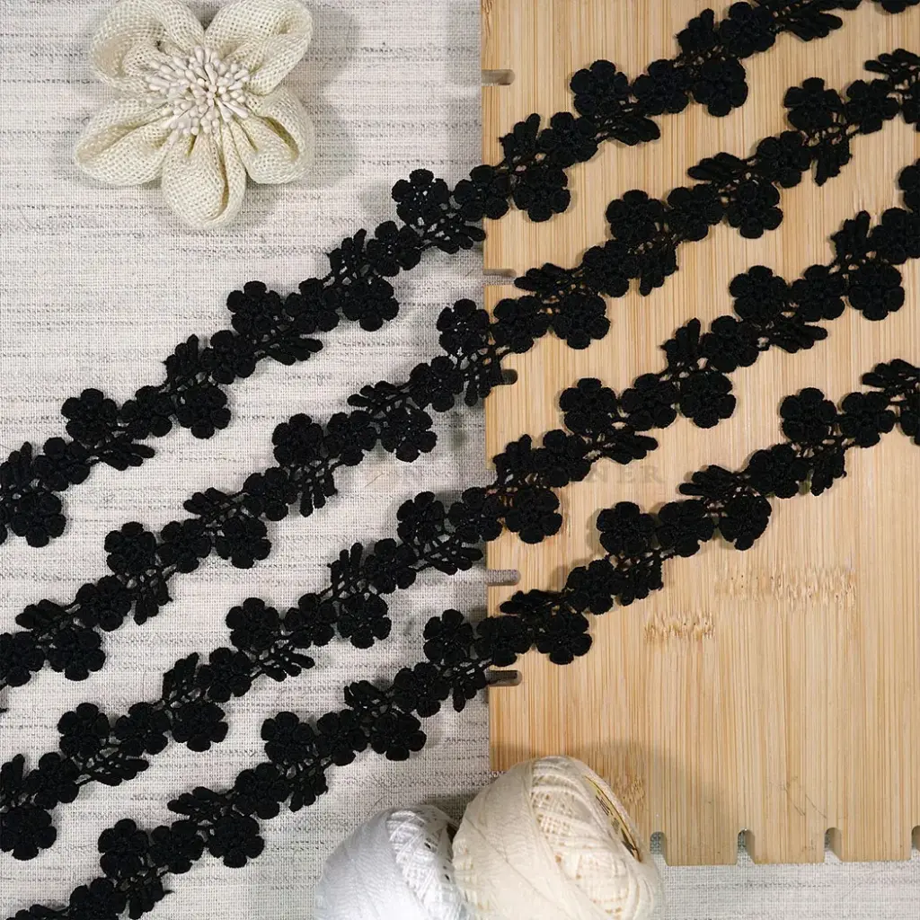 Leaves & Flower Design Shuttle Lace