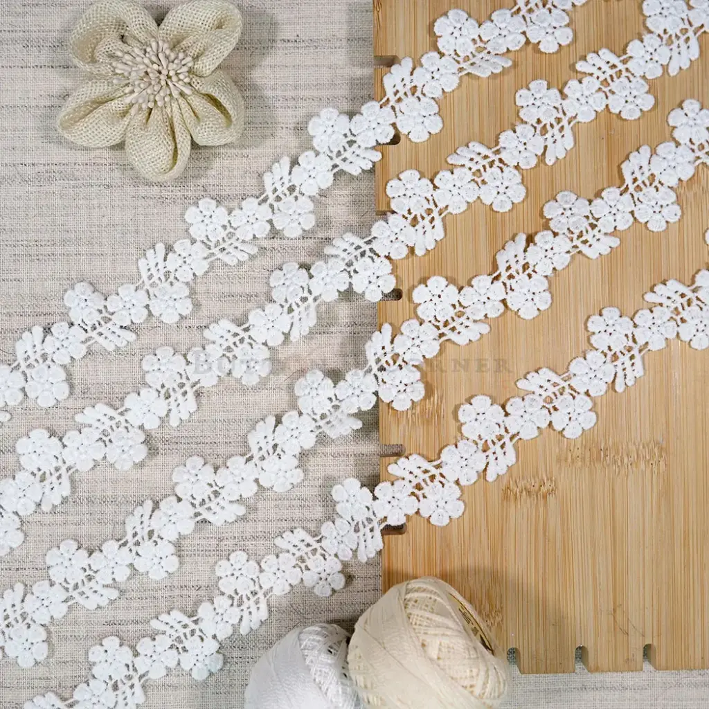 Leaves & Flower Design Shuttle Lace