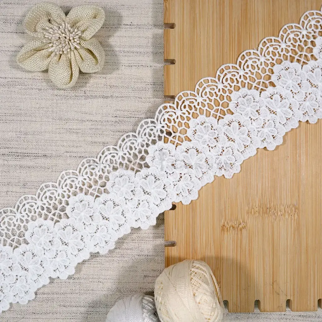 Floral Design Shuttle with Scallop Edge