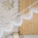 Leaf Scallop Edge with Decorative Accent Shuttle Lace