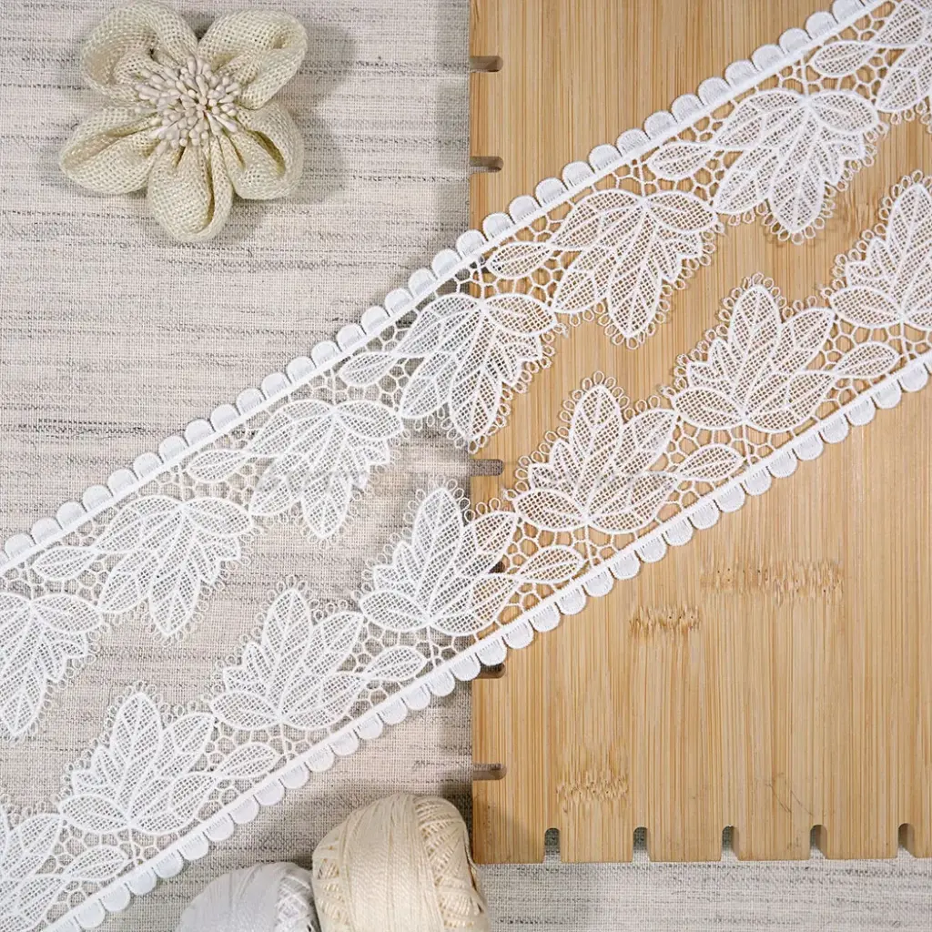 Flower Design Shuttle Lace with Side Border