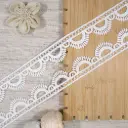 One Side Border Scallop Edge Shuttle Lace