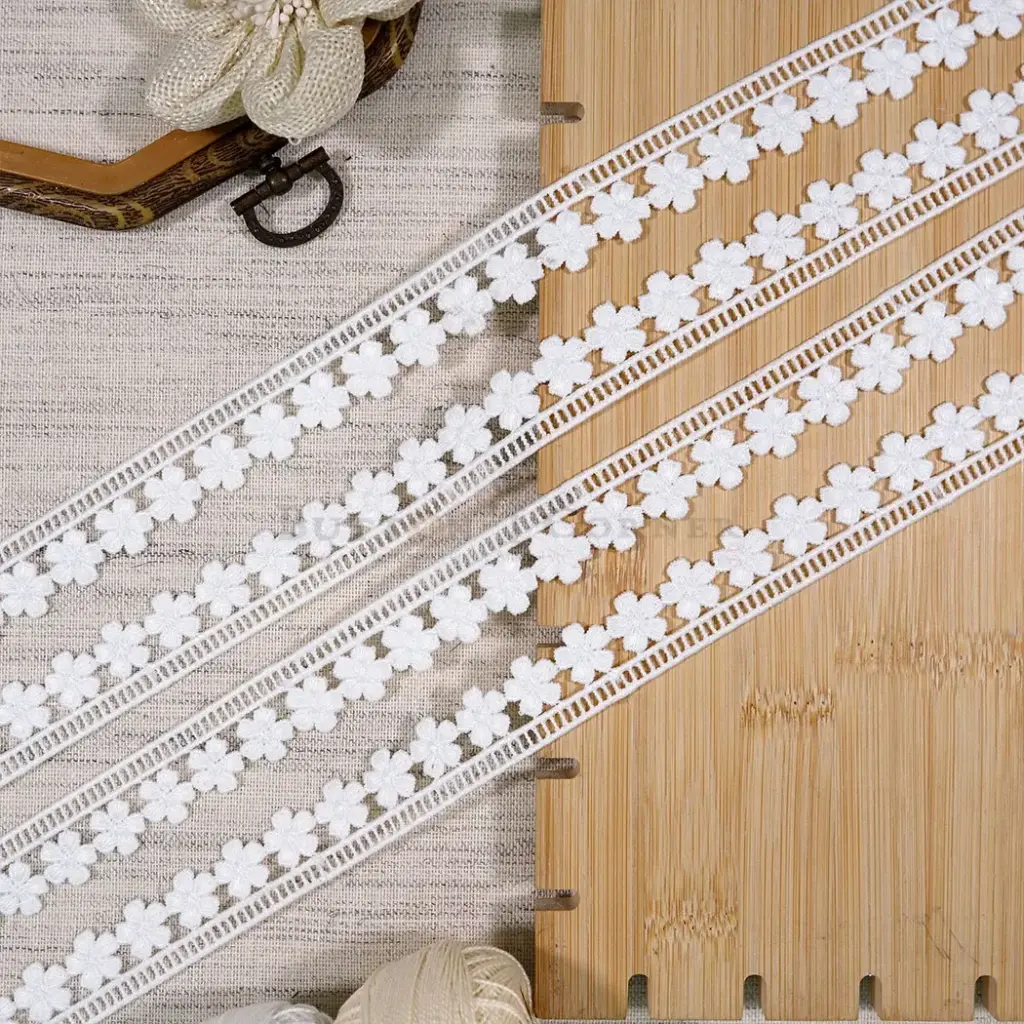 One Side Border Shuttle Lace with Floral Design