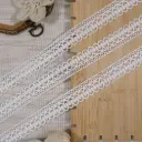 One Side Border Geometric Design Shuttle Lace