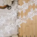 Blossom Pattern with Decorative Leaf Design Shuttle Lace