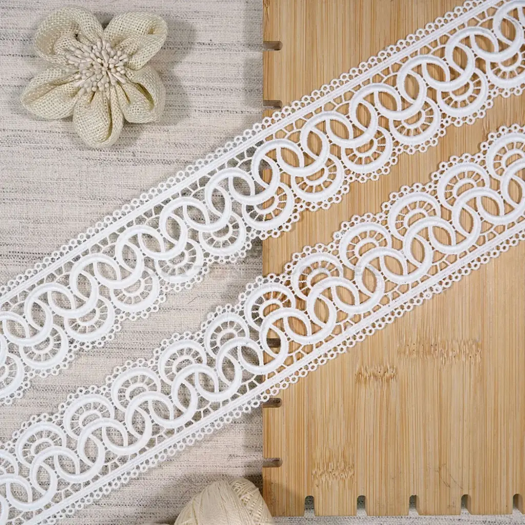 Circular Scallop Edge with Side Border Shuttle Lace