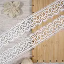 Circular Scallop Edge with Side Border Shuttle Lace