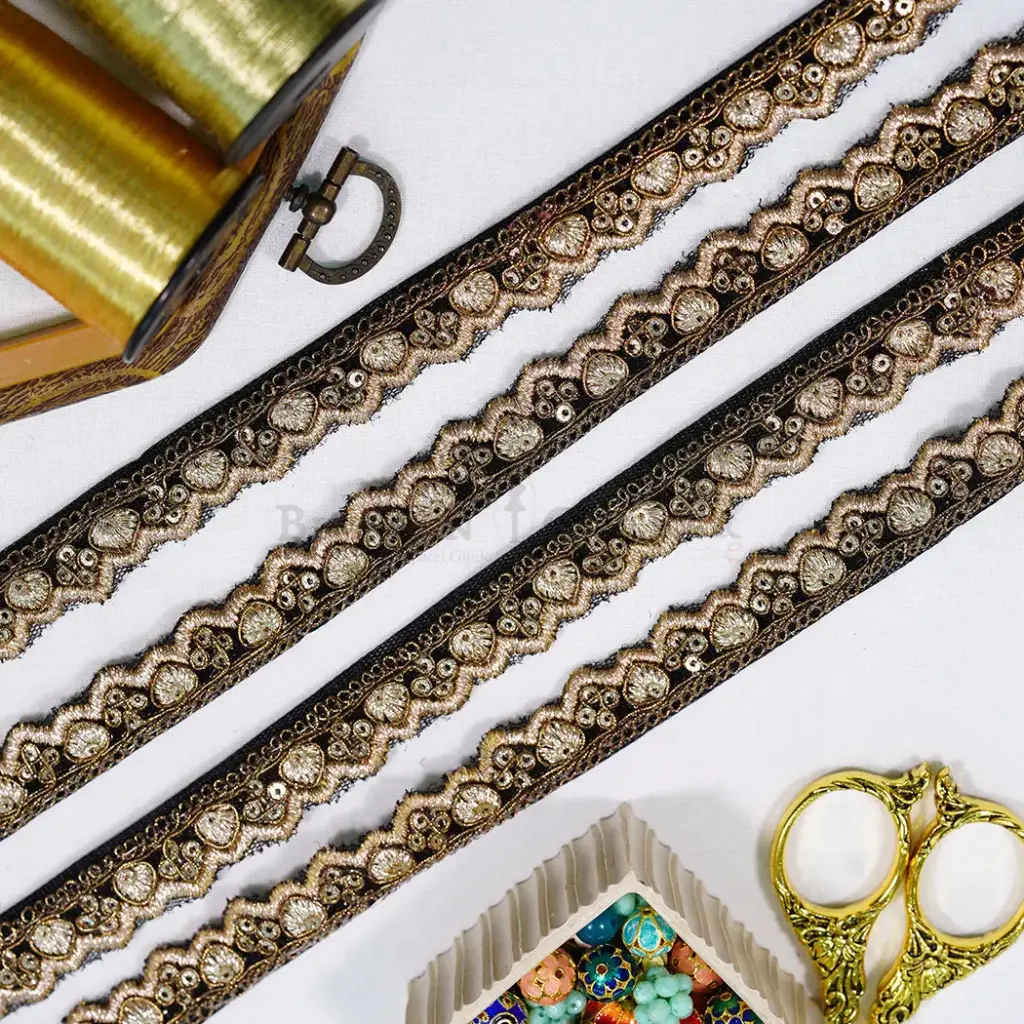 Decorative Fancy Metallic Yarn Lace with Sequence Accent