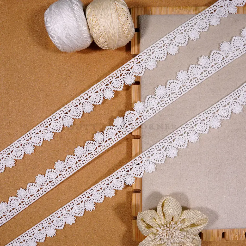 Scallop Edge Side Border Shuttle Lace
