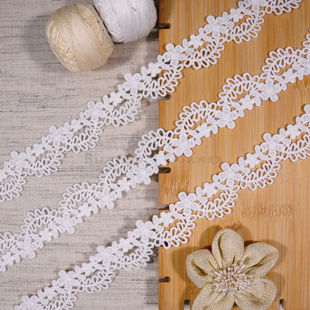 Floral Scallop Pattern Shuttle Lace