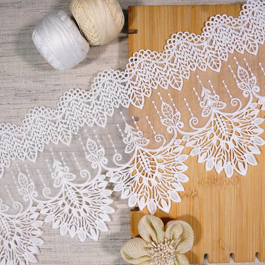 Scallop Edge Leaf Pattern Net Lace