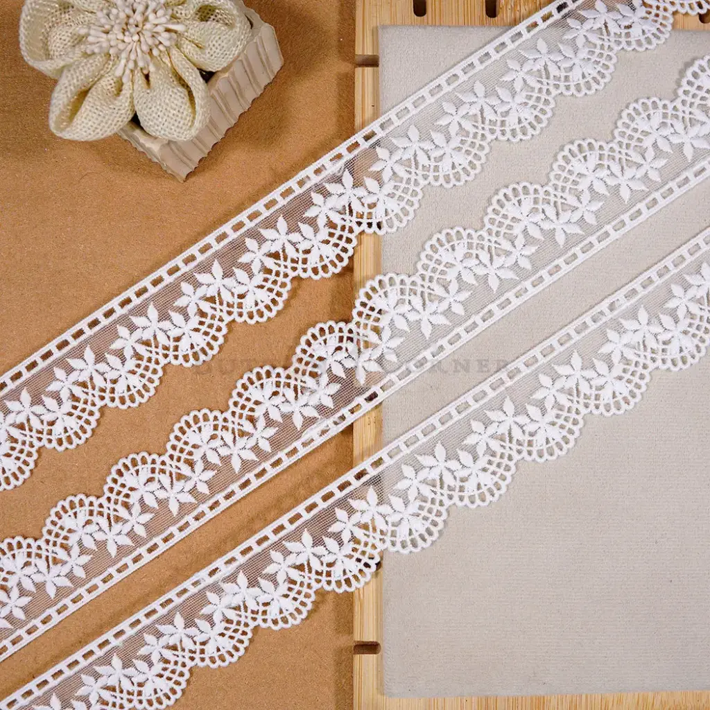 Scallop Edge One Side Border Net Lace