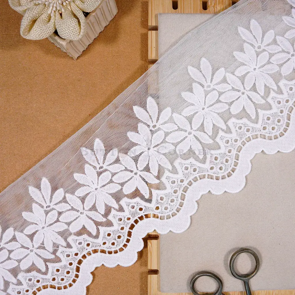 Scallop Border with Floral Pattern Net Lace