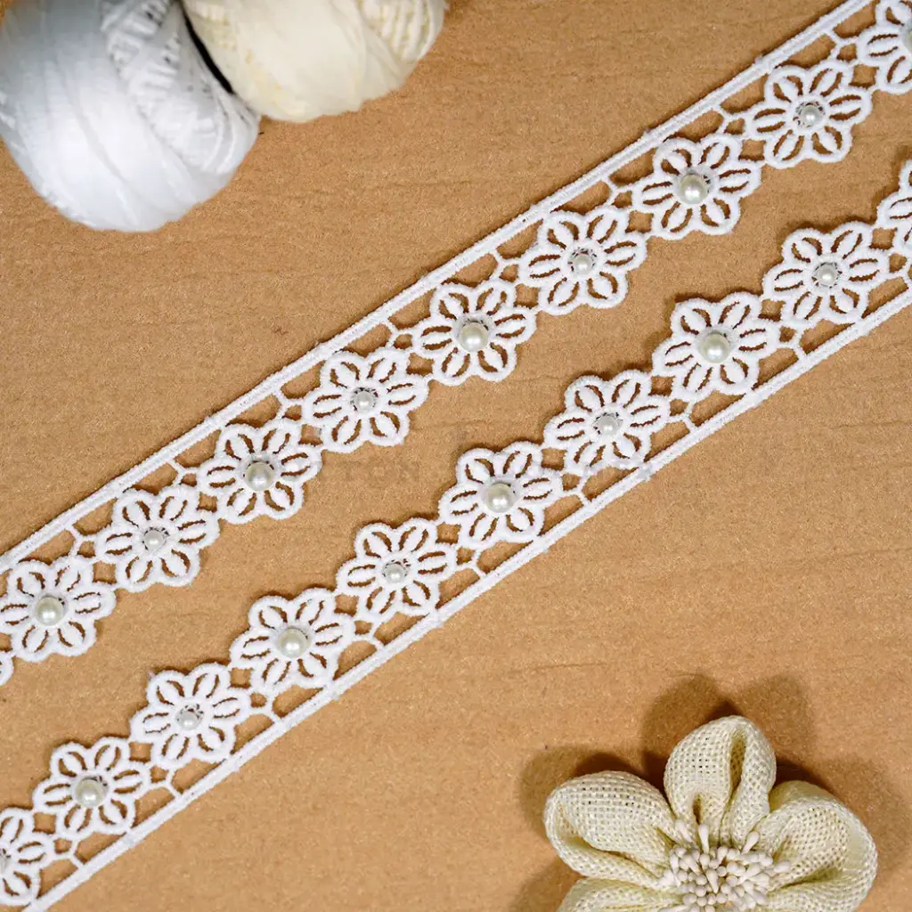 One Side Border Pearl Accent Shuttle Lace