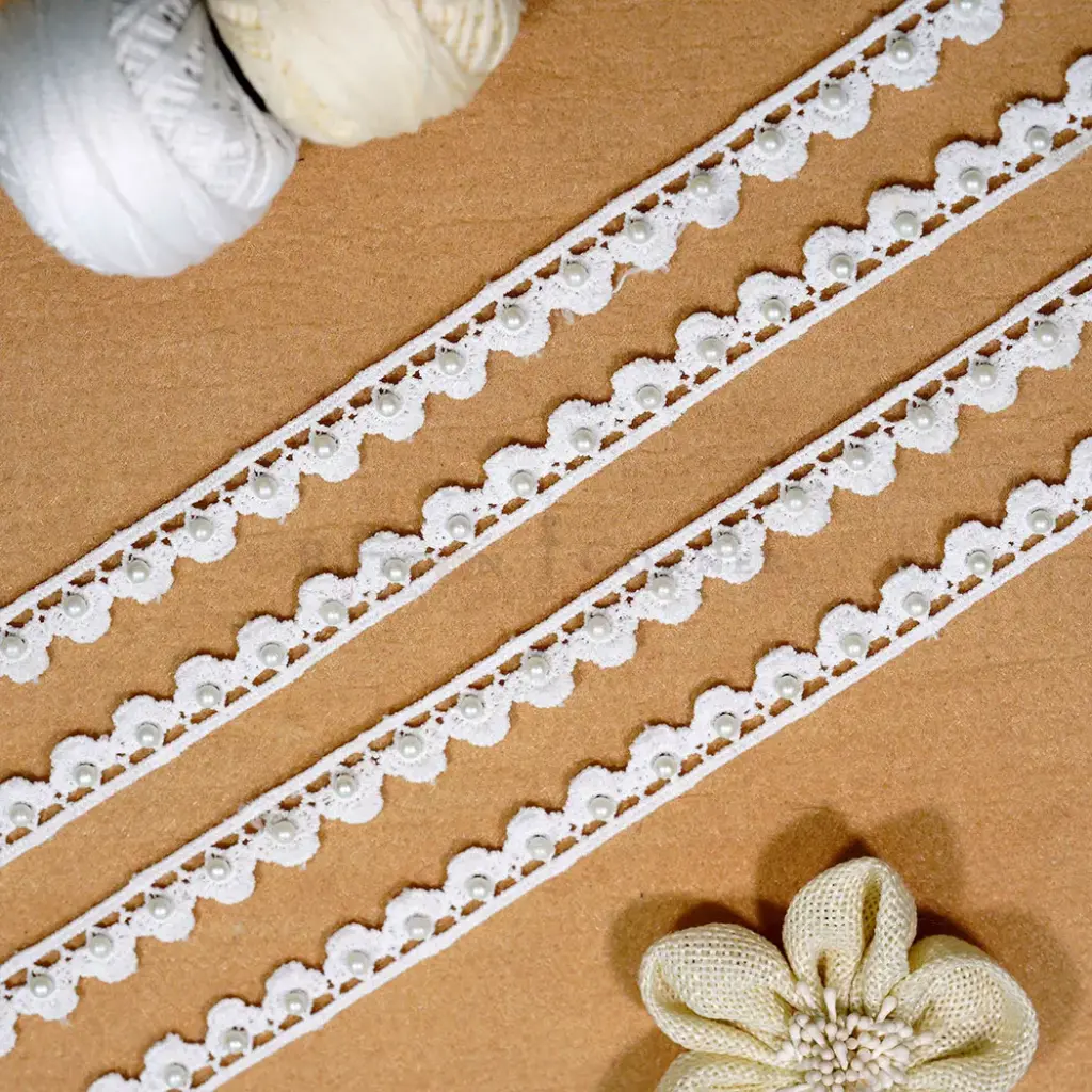 One Side Border Pearl Accent Shuttle Lace