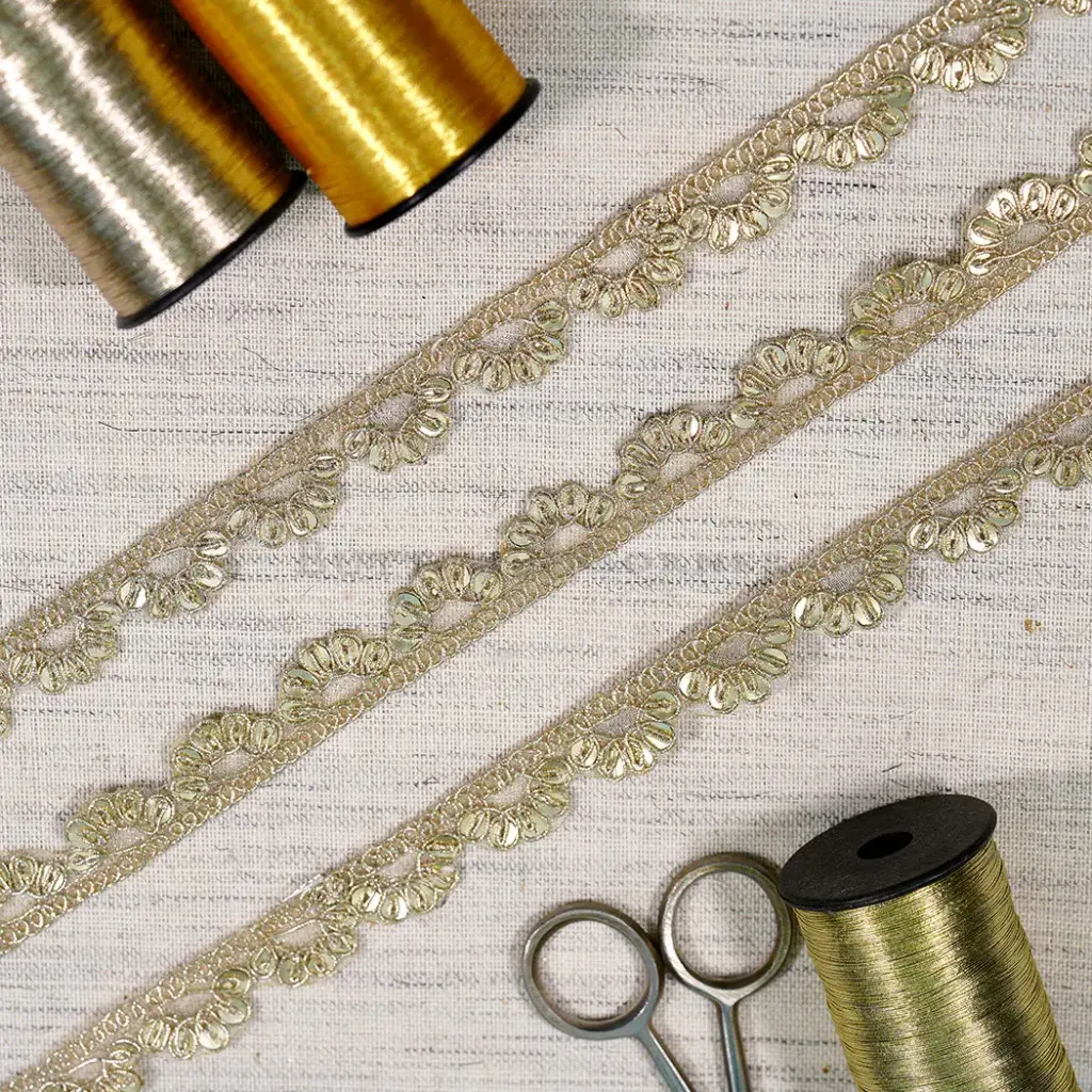 Sequence Scallop Edge Side Border Fancy Metallic Yarn Lace
