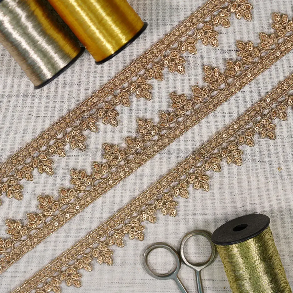 Floral Edge Fancy Metallic Yarn Sequence Zari Lace