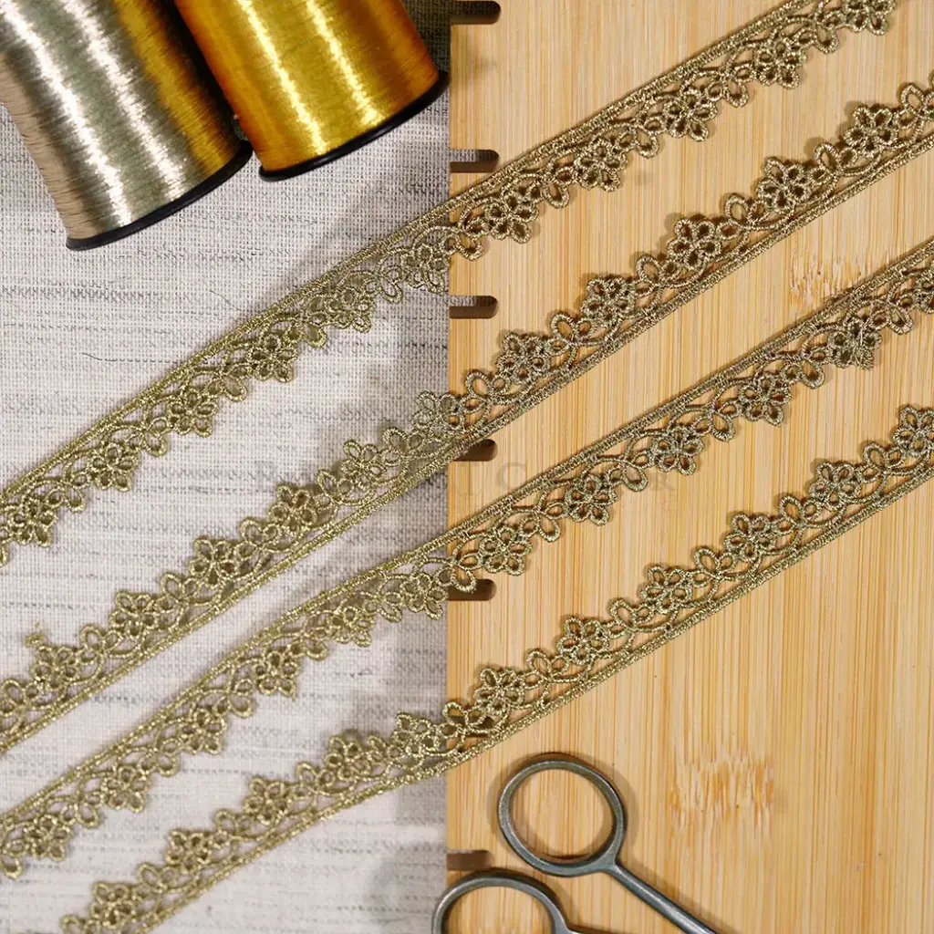 Floral Border Fancy Metallic Yarn Zari Lace