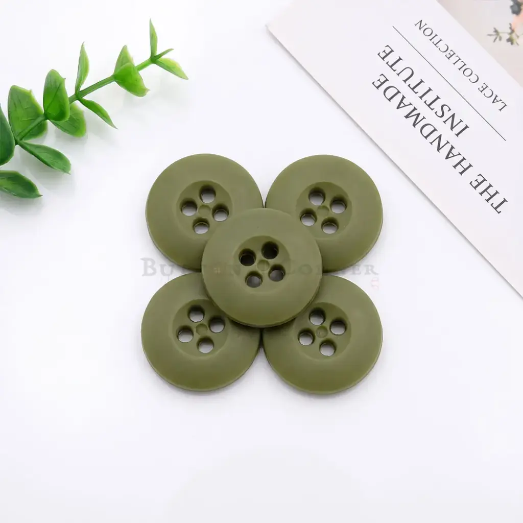 Smooth Border Deep Centre Heat Resistant Suiting Button