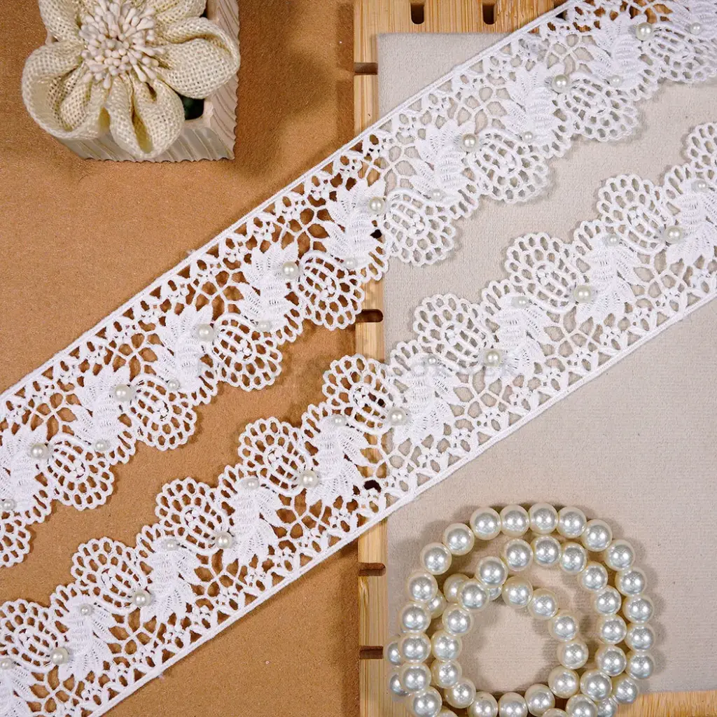 One-Side Border Scallop Edge Shuttle Lace with Pearl Accent